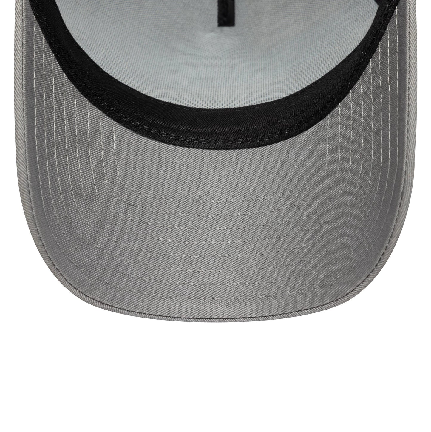 Pictured is this FC Porto 9FORTY A-Frame Trucker cap in grey. 5