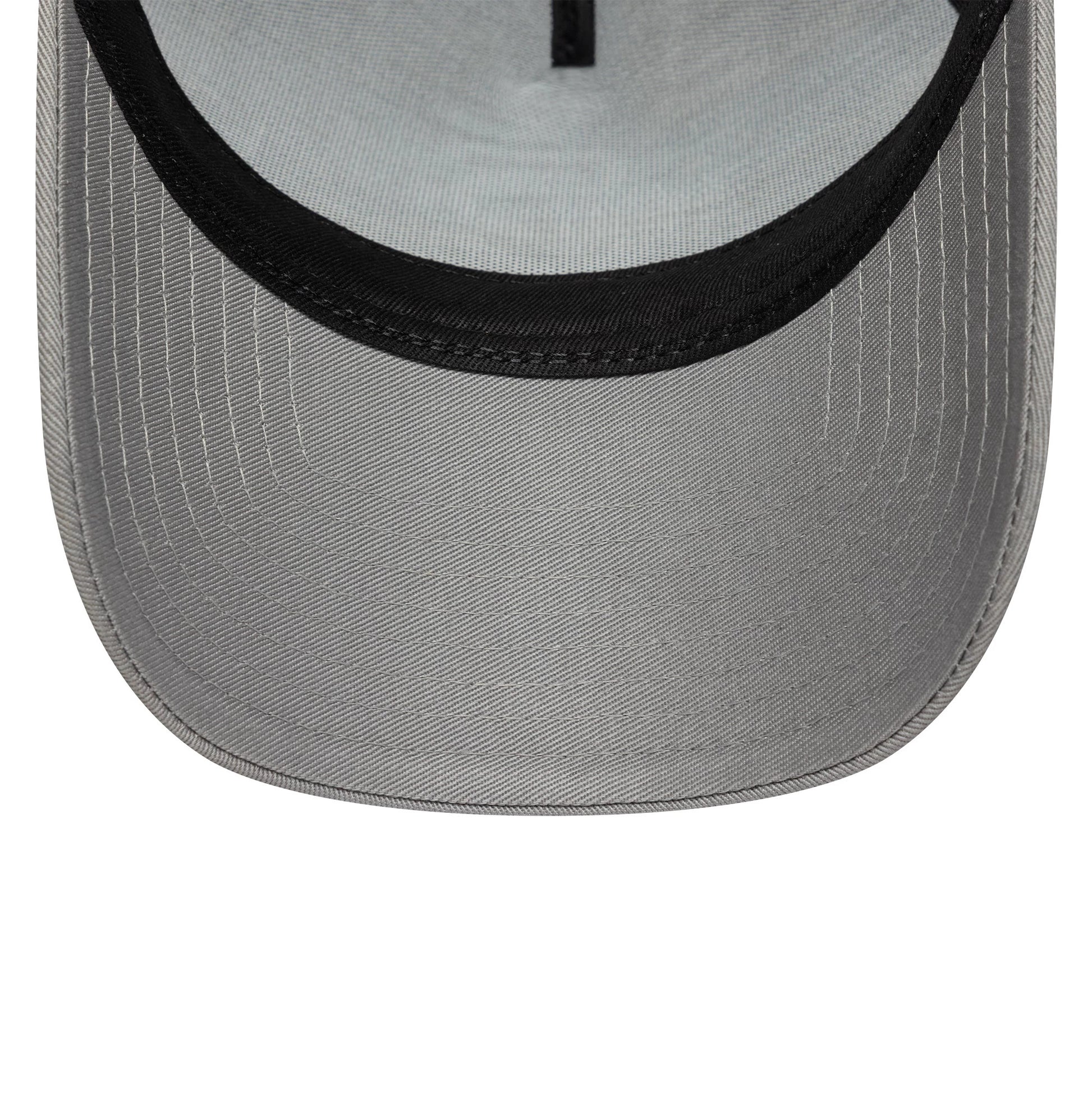 Pictured is this FC Porto 9FORTY A-Frame Trucker cap in grey. 5