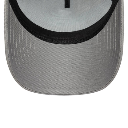 Pictured is this FC Porto 9FORTY A-Frame Trucker cap in grey. 5