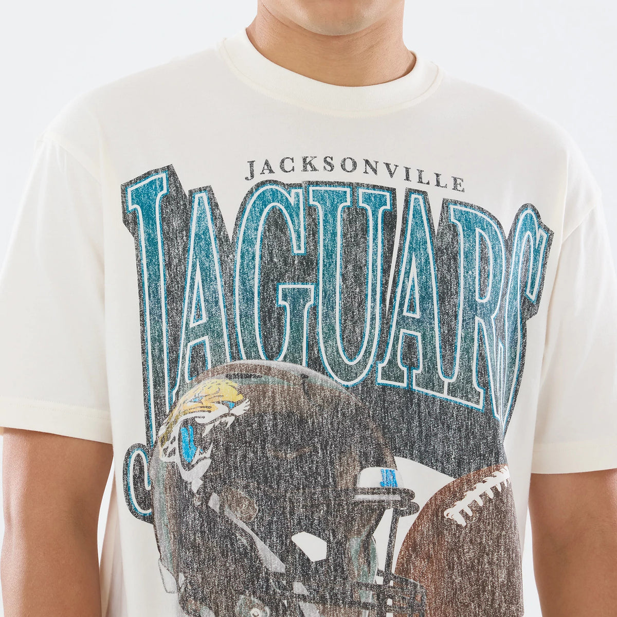 The model is wearing this NFL Sport Classic Jacksonville Jaguars T-Shirt in Cream. 4