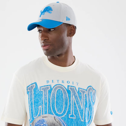 The model is wearing this NFL Sport Classic Detroit Lions T-Shirt in cream. 6