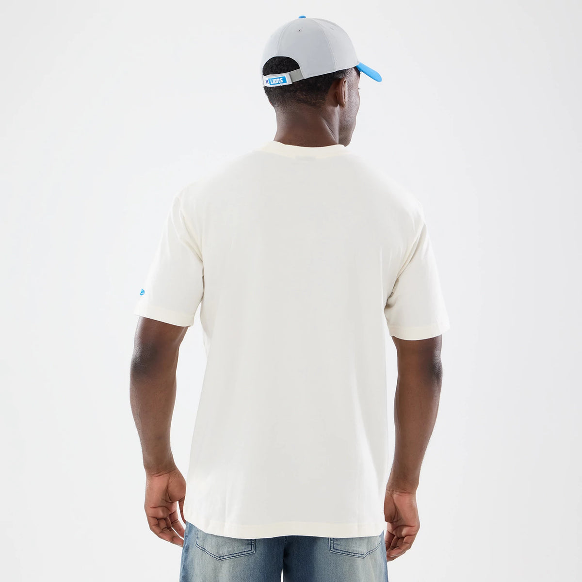 The model is wearing this NFL Sport Classic Detroit Lions T-Shirt in cream. 2