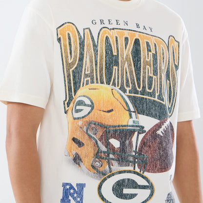 The model is wearing this NFL Sport Classic Green Bay Packers T-Shirt in Cream. 7