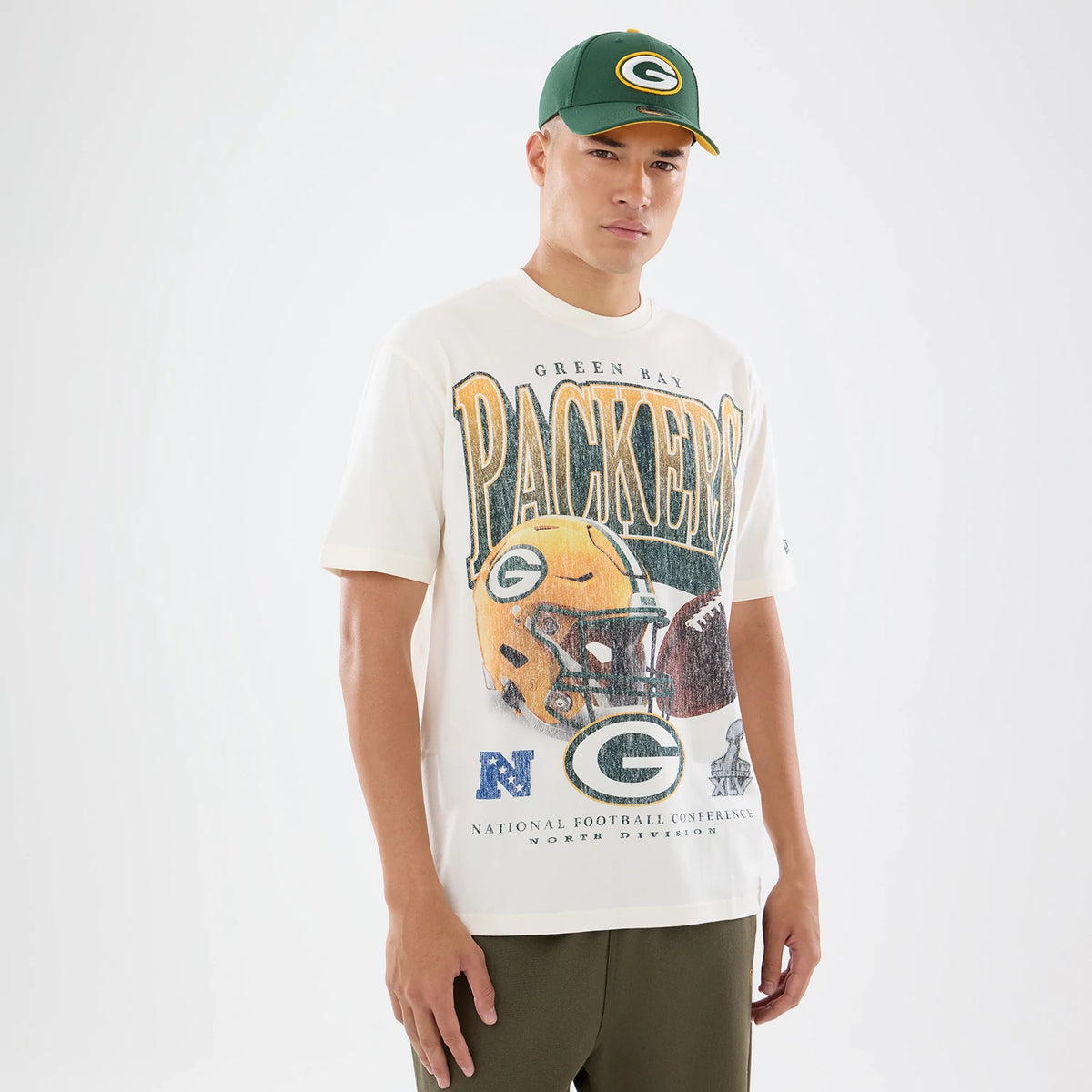 The model is wearing this NFL Sport Classic Green Bay Packers T-Shirt in Cream. 1