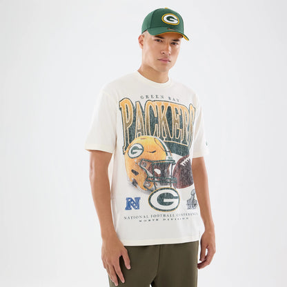 The model is wearing this NFL Sport Classic Green Bay Packers T-Shirt in Cream. 1