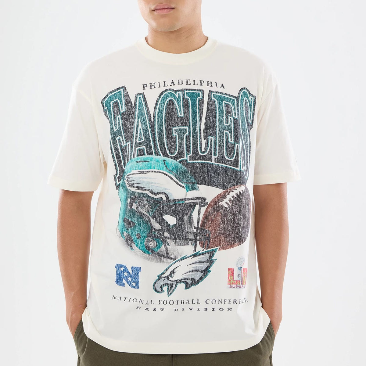 The model is wearing this NFL Sport Classic Philadelphia Eagles T-Shirt in cream. 3