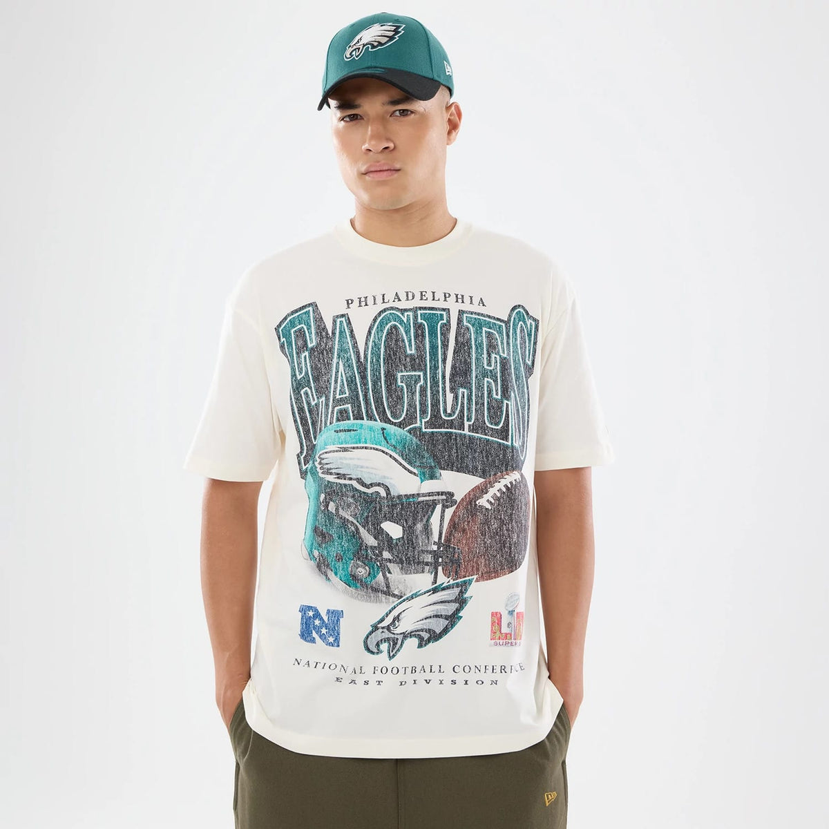 The model is wearing this NFL Sport Classic Philadelphia Eagles T-Shirt in cream. 1