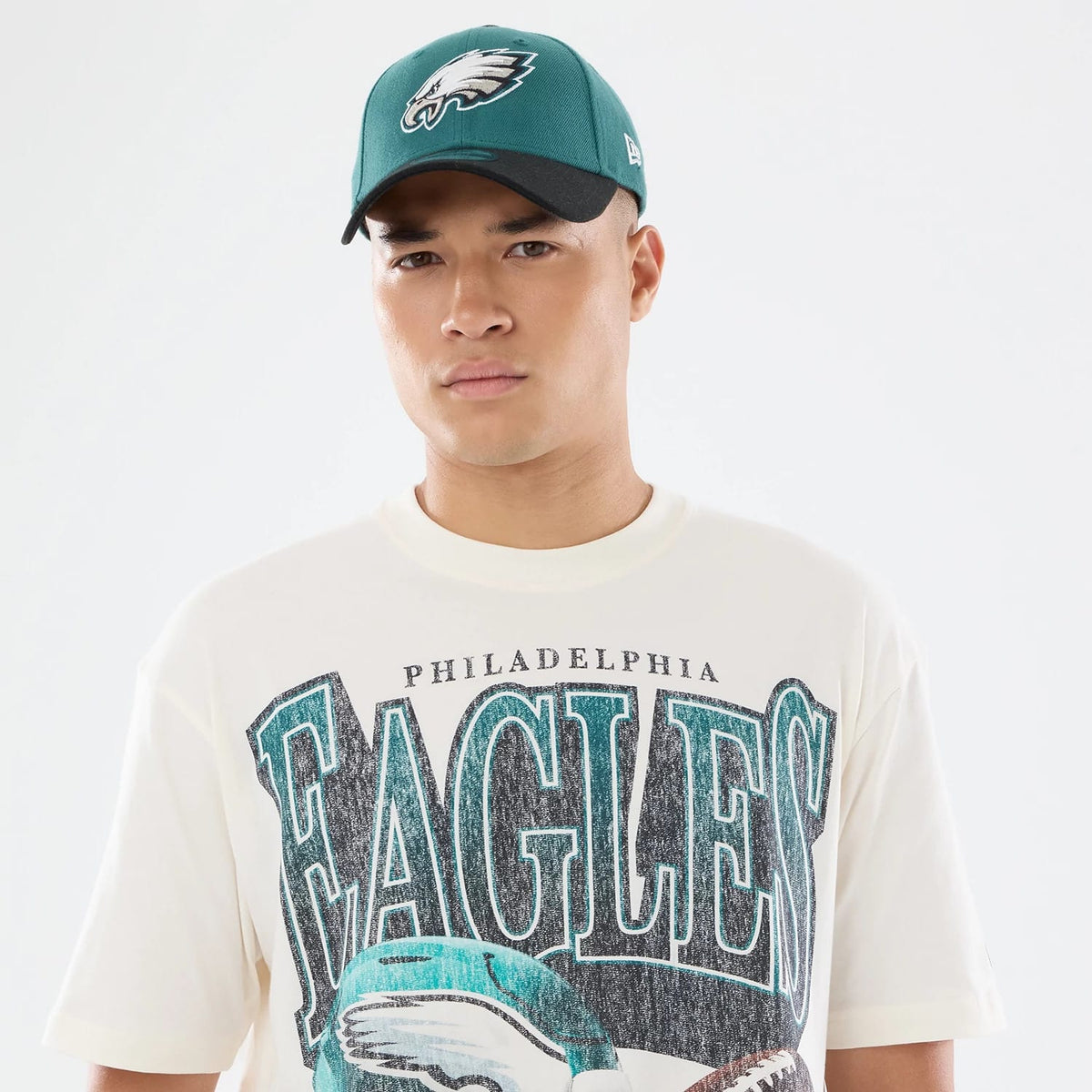 The model is wearing this NFL Sport Classic Philadelphia Eagles T-Shirt in cream. 6