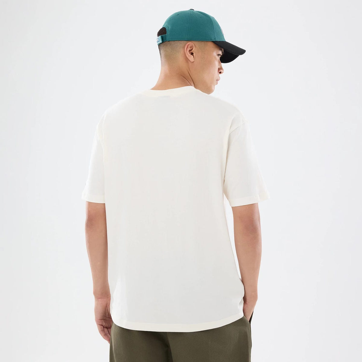 The model is wearing this NFL Sport Classic Philadelphia Eagles T-Shirt in cream. 2