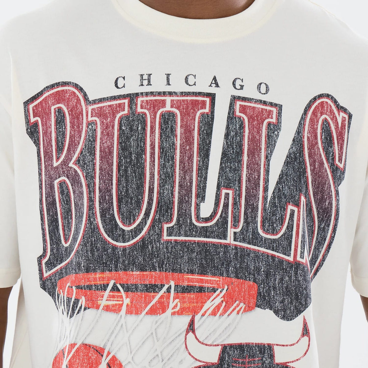 The model is wearing this NBA Sport Classic Chicago Bulls T-Shirt in cream. 4