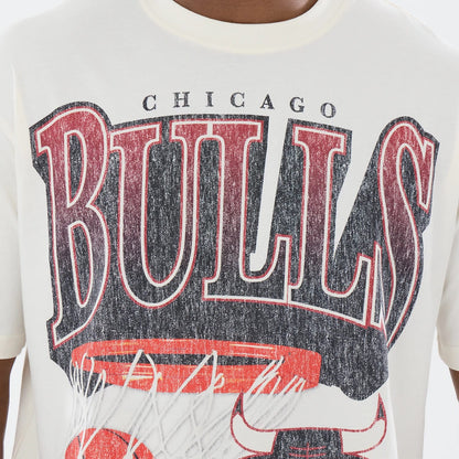 The model is wearing this NBA Sport Classic Chicago Bulls T-Shirt in cream. 4