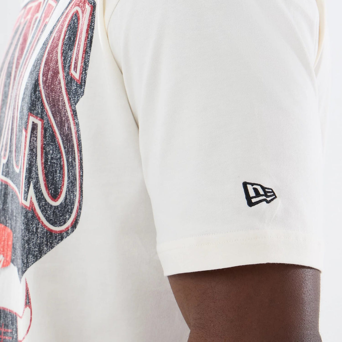 The model is wearing this NBA Sport Classic Chicago Bulls T-Shirt in cream. 5
