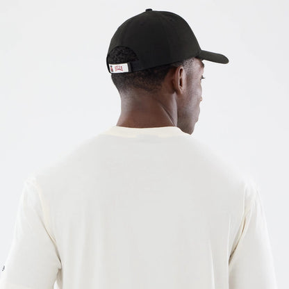 The model is wearing this NBA Sport Classic Chicago Bulls T-Shirt in cream. 7