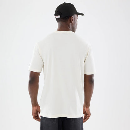 The model is wearing this NBA Sport Classic Chicago Bulls T-Shirt in cream. 2