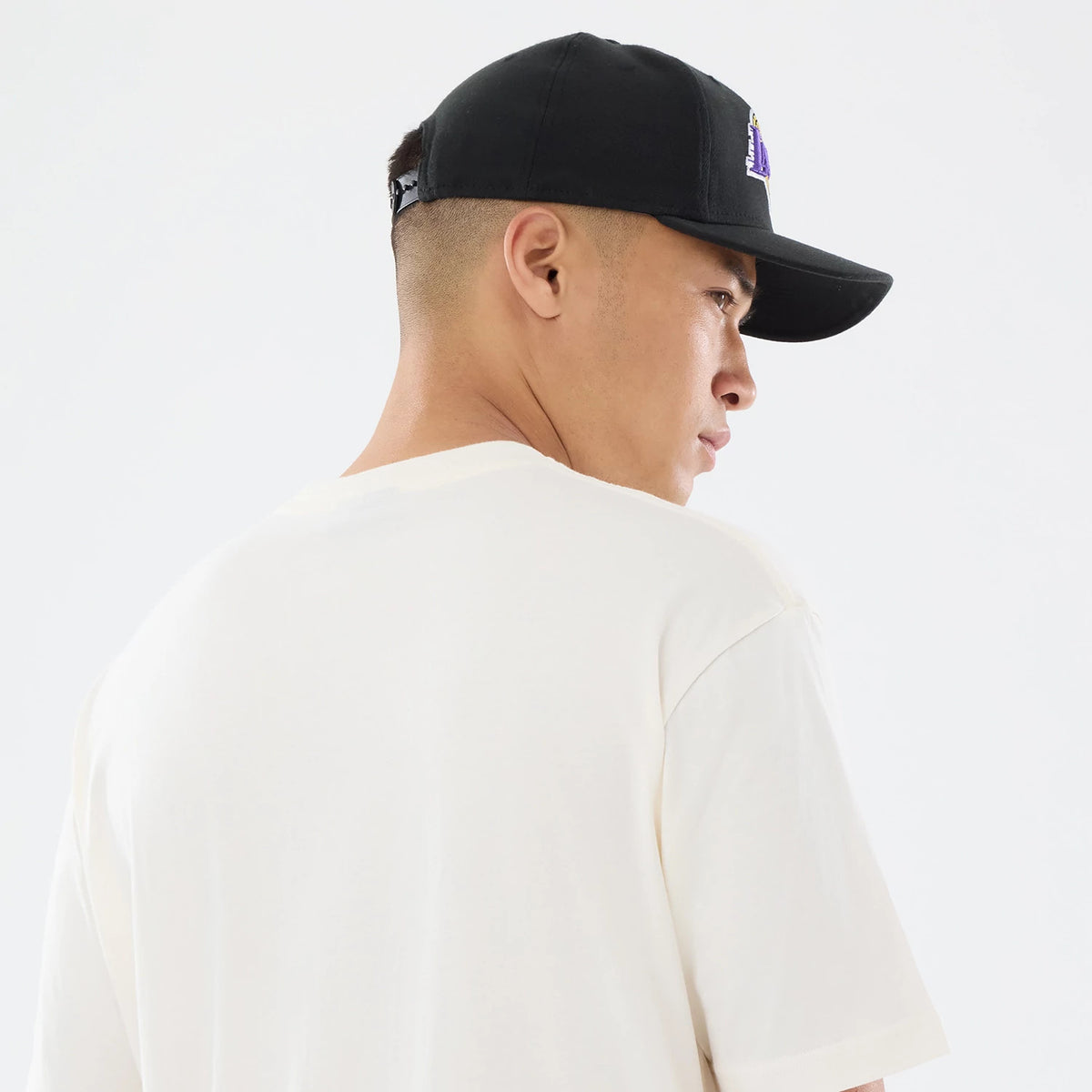 The model is wearing this NBA Sport Classic LA Lakers T-Shirt in cream. 7