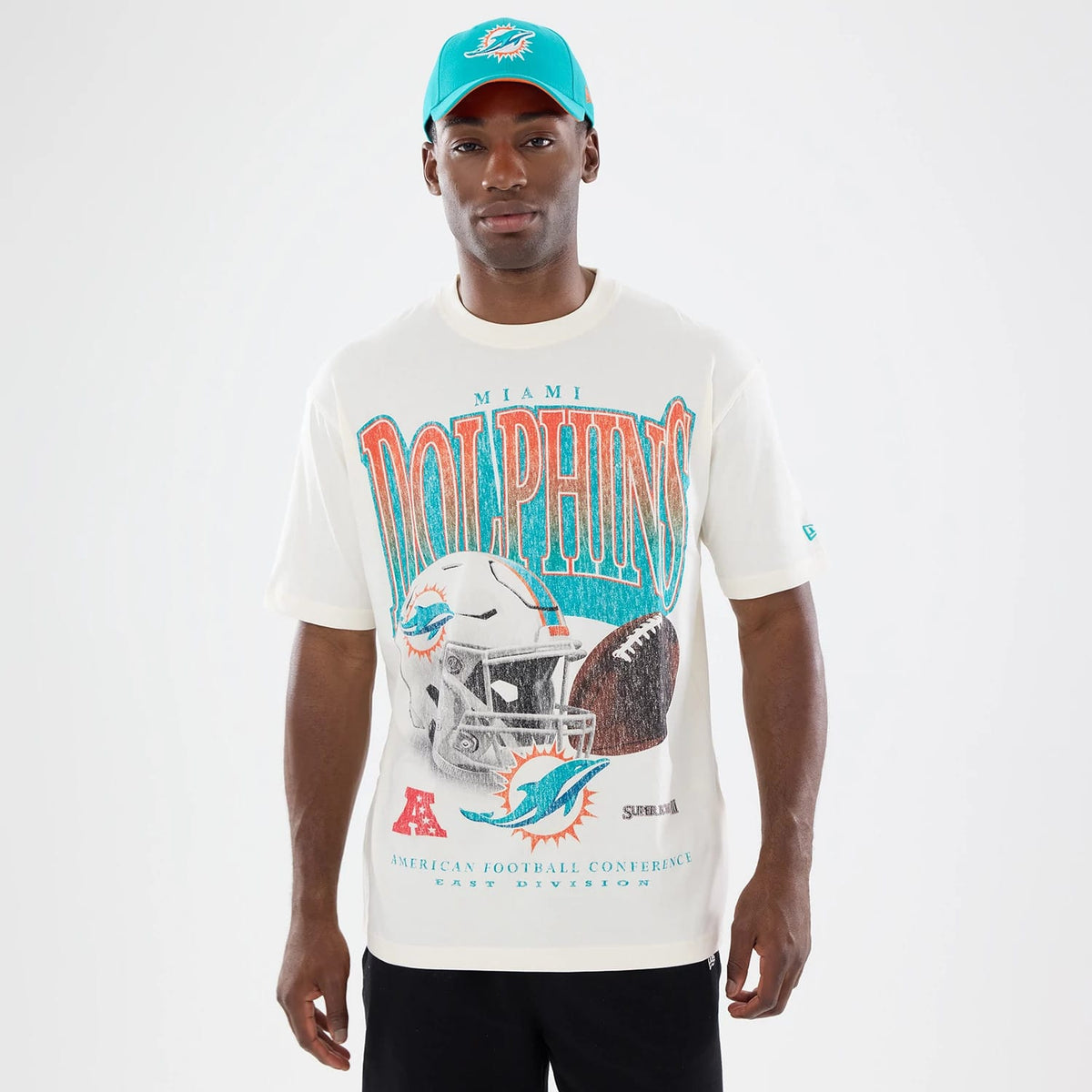The model is wearing this NFL Sport Classic Miami Dolphins T-Shirt in cream. 1