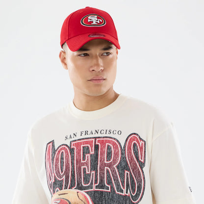 The model is wearing this NFL Sport Classic San Francisco 49ers T-Shirt in cream. 6