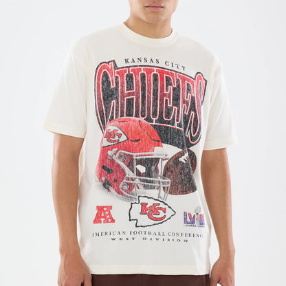 The model is wearing this NFL Sport Classic Kansas City Chiefs T-Shirt in cream. 3