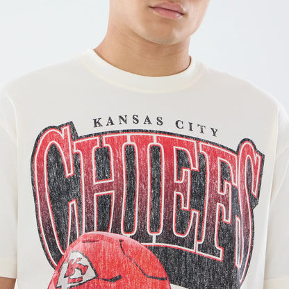 The model is wearing this NFL Sport Classic Kansas City Chiefs T-Shirt in cream. 4