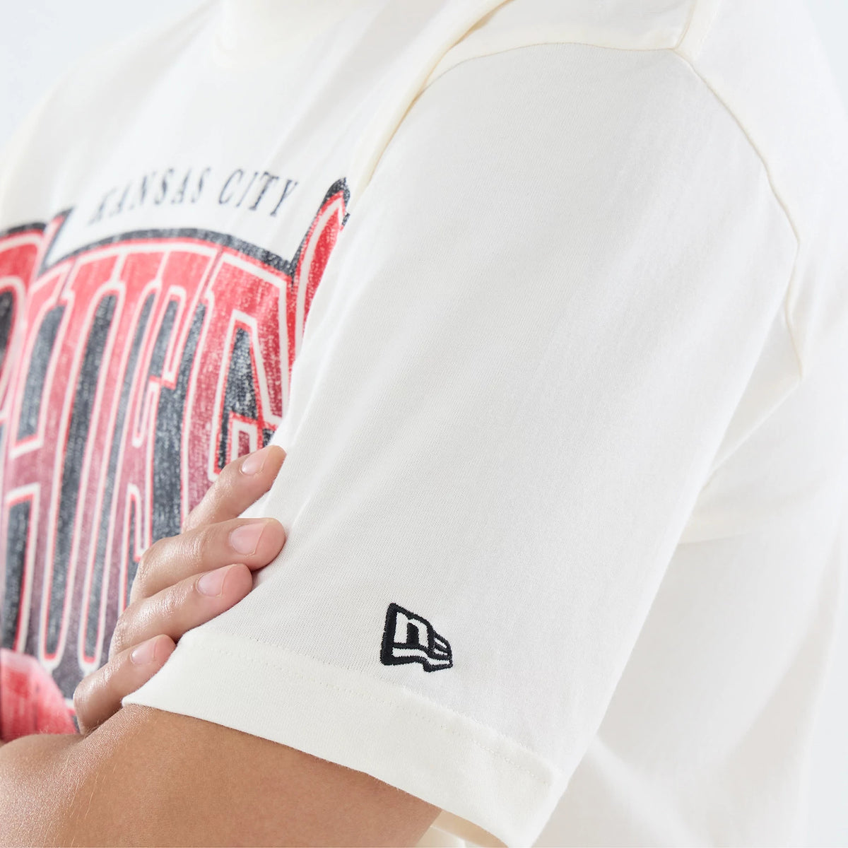 The model is wearing this NFL Sport Classic Kansas City Chiefs T-Shirt in cream. 5