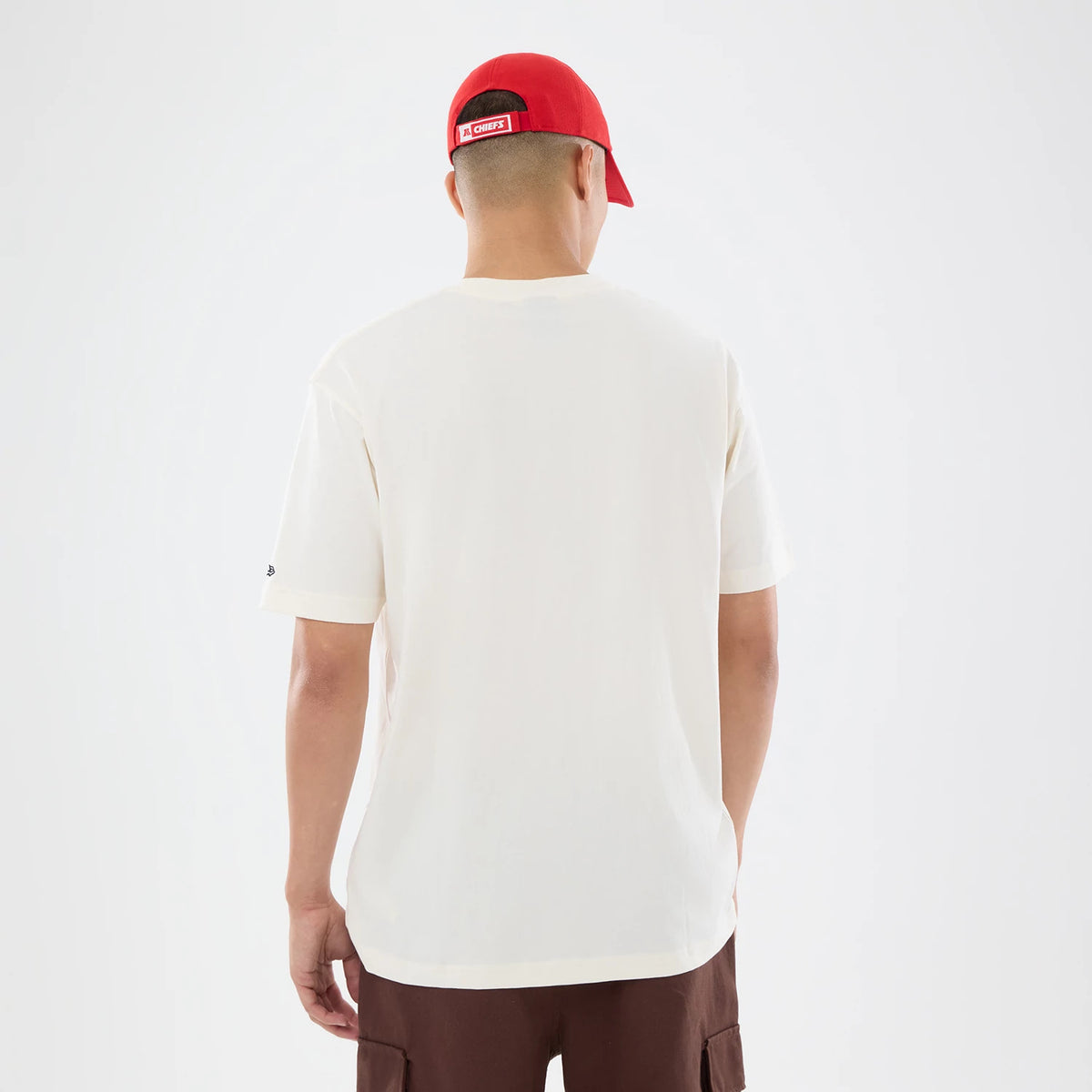 The model is wearing this NFL Sport Classic Kansas City Chiefs T-Shirt in cream. 2