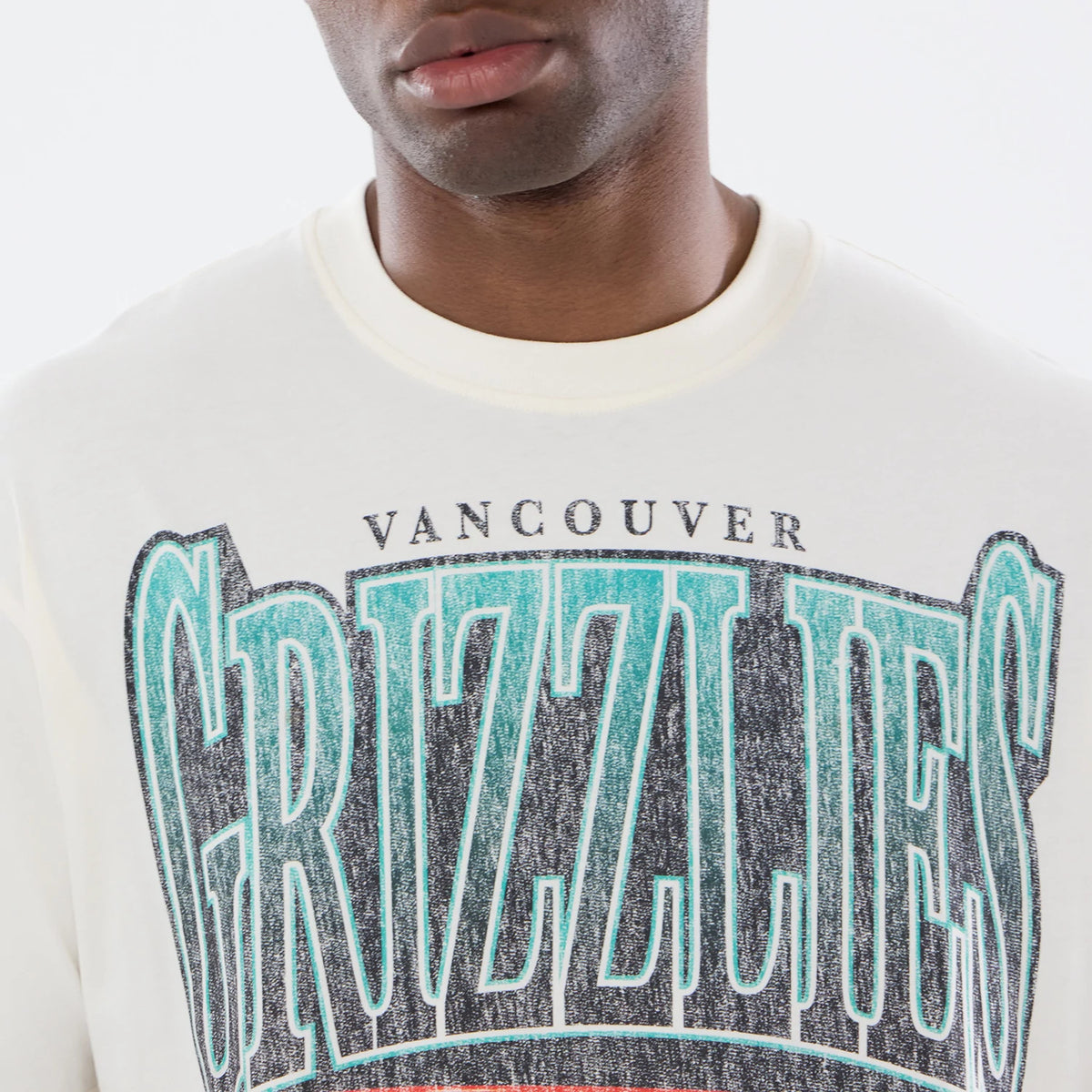 The model is wearing this NBA Sport Classic Vancouver Grizzlies T-Shirt in cream. 4