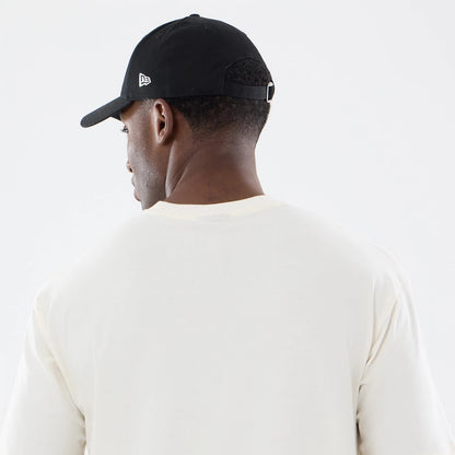 The model is wearing this NBA Sport Classic Vancouver Grizzlies T-Shirt in cream. 6