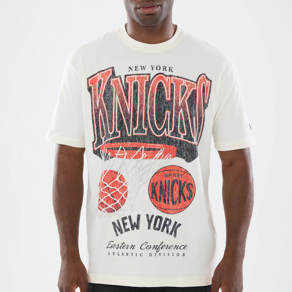 The model is wearing this NBA Sport Classic New York Knicks T-Shirt in cream. 3