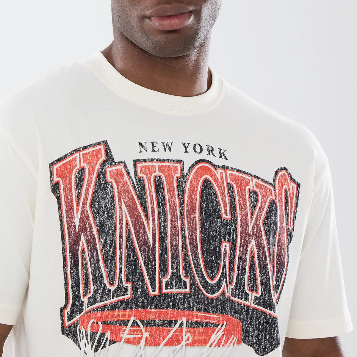 The model is wearing this NBA Sport Classic New York Knicks T-Shirt in cream. 5
