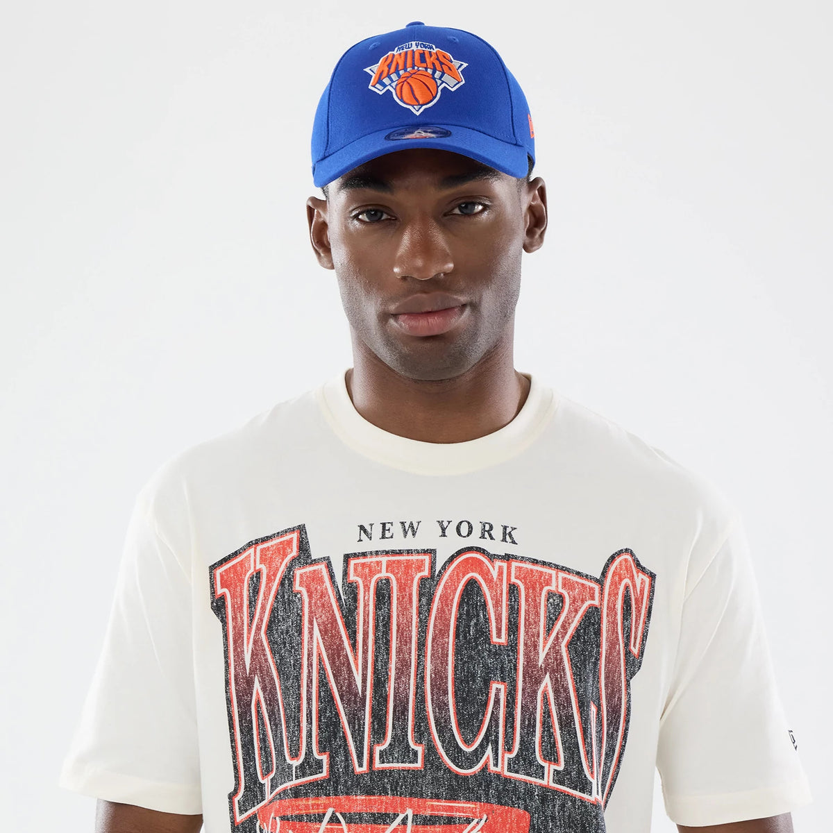 The model is wearing this NBA Sport Classic New York Knicks T-Shirt in cream. 6