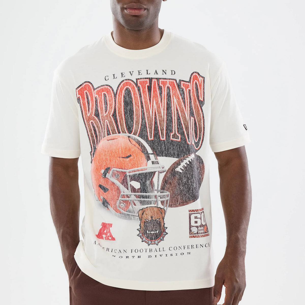 The model is wearing this NFL Sport Classic Cleveland Browns T-Shirt in cream. 4