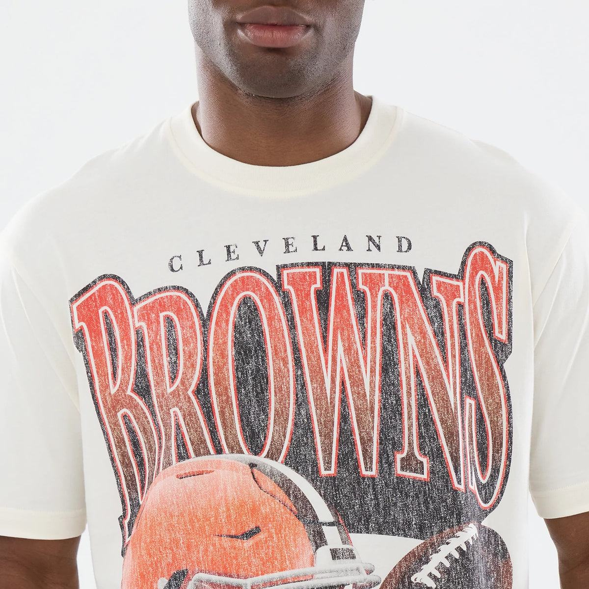 The model is wearing this NFL Sport Classic Cleveland Browns T-Shirt in cream. 3