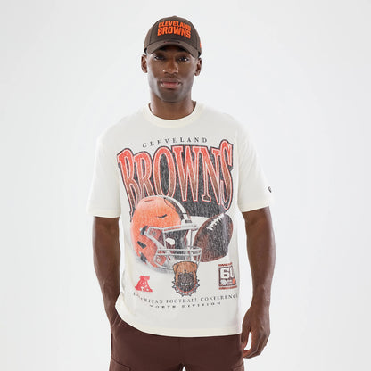 The model is wearing this NFL Sport Classic Cleveland Browns T-Shirt in cream. 1