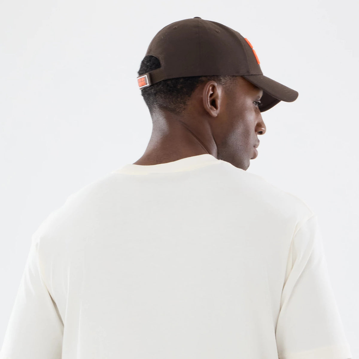The model is wearing this NFL Sport Classic Cleveland Browns T-Shirt in cream. 6