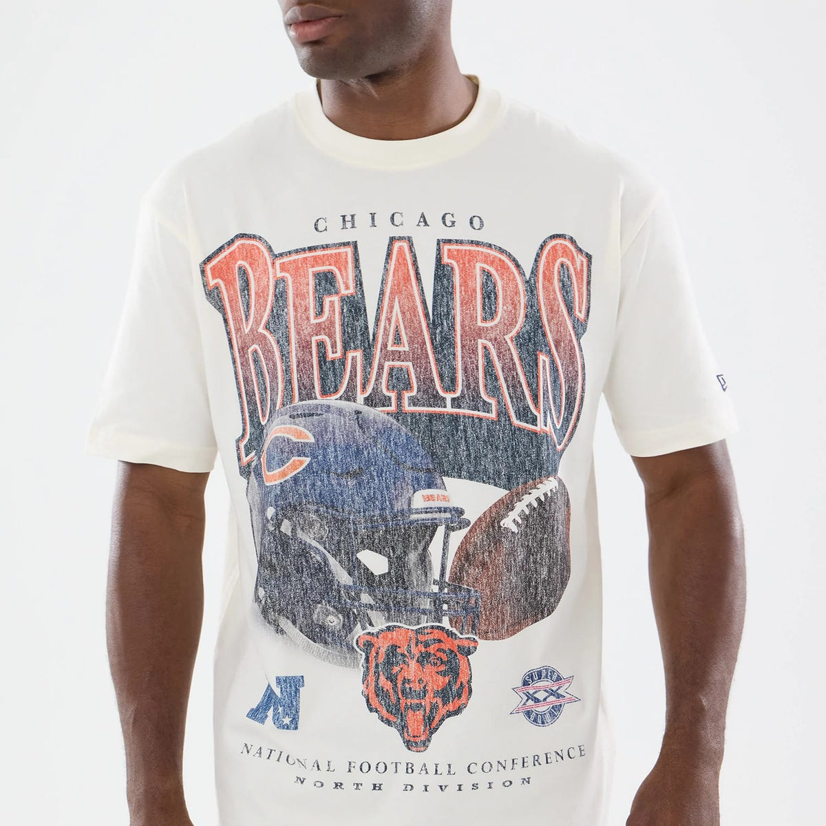 The model is wearing this NFL Sport Classic Chicago Bears T-Shirt in cream. 3