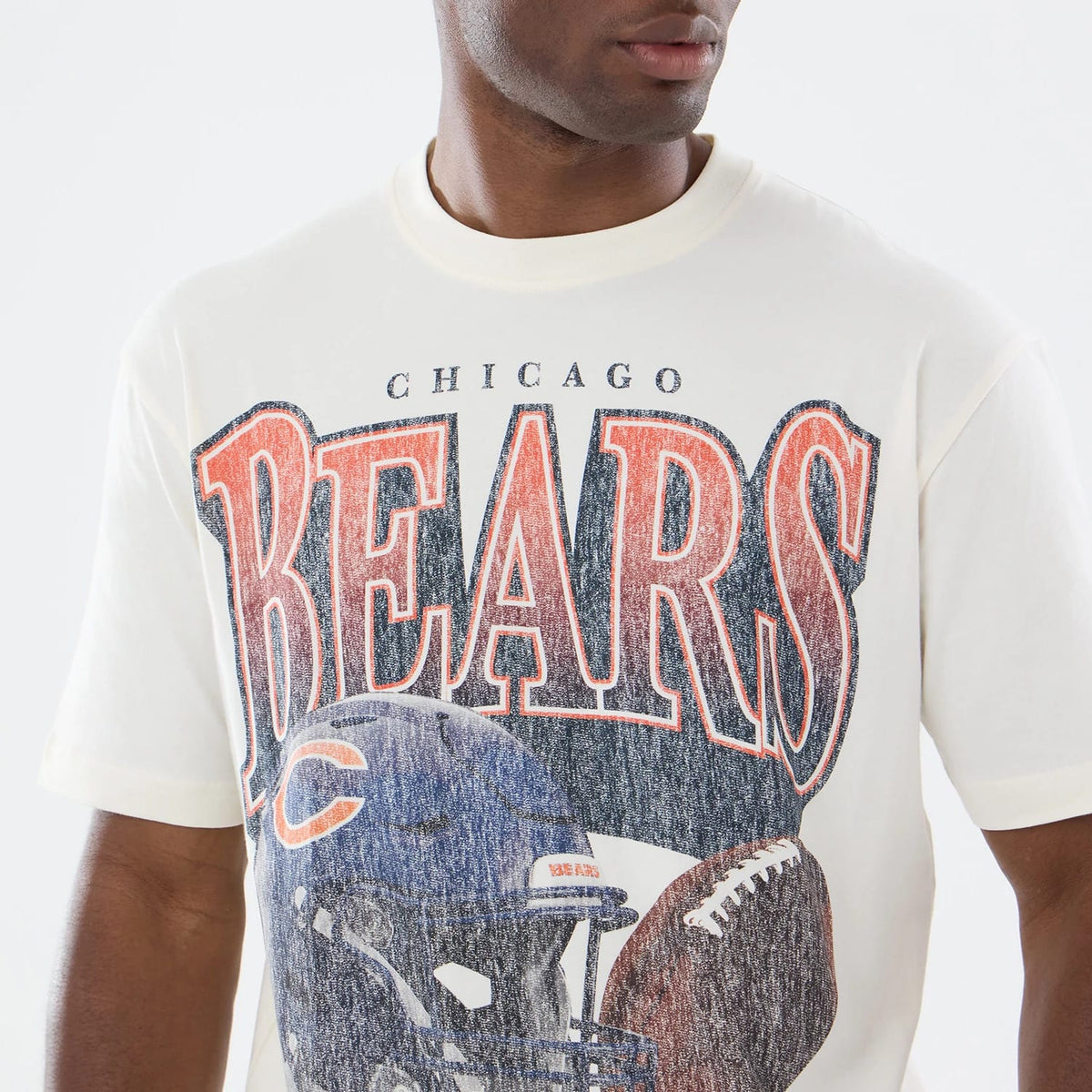 The model is wearing this NFL Sport Classic Chicago Bears T-Shirt in cream. 4
