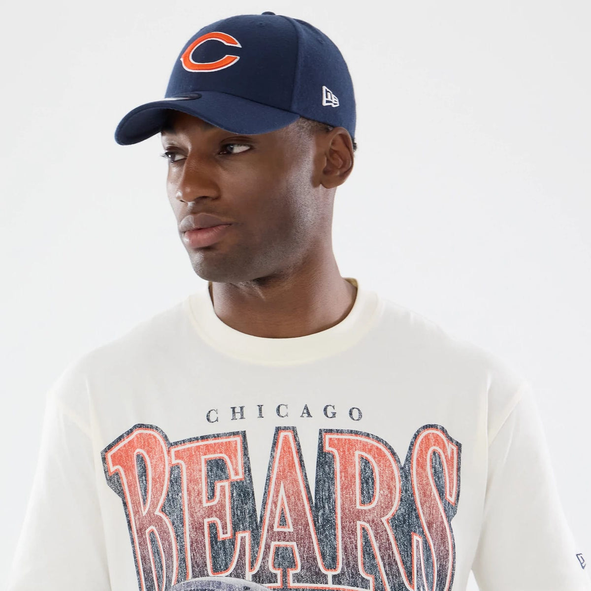 The model is wearing this NFL Sport Classic Chicago Bears T-Shirt in cream. 6