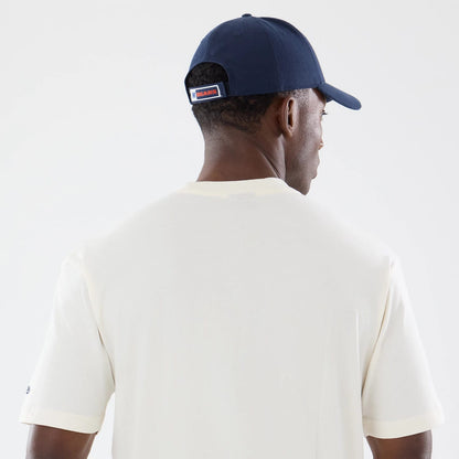 The model is wearing this NFL Sport Classic Chicago Bears T-Shirt in cream. 7