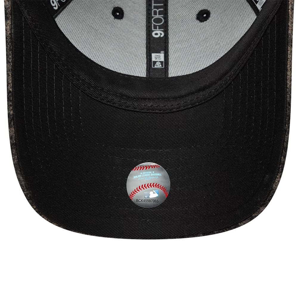 Pictured is this Womens MLB Cosy Leopard LA Dodgers 9FORTY cap in black. 5