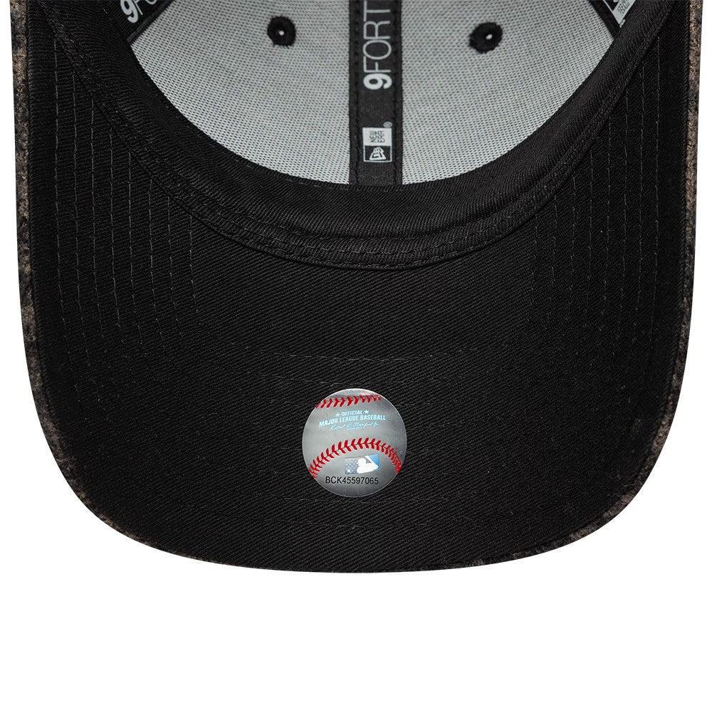 Pictured is this Womens MLB Cosy Leopard LA Dodgers 9FORTY cap in black. 5