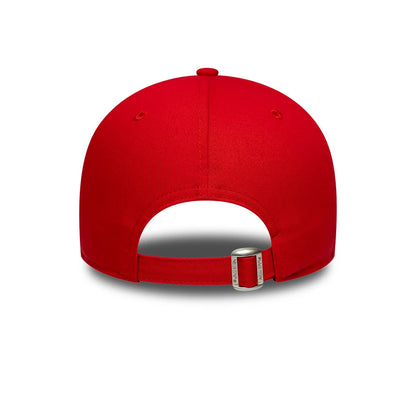 Pictured is this NBA Outline Chicago Bulls 9FORTY cap in red. 4