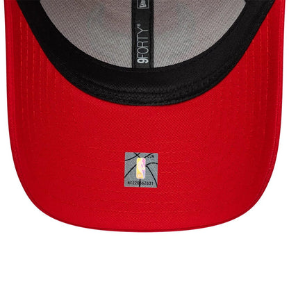 Pictured is this NBA Outline Chicago Bulls 9FORTY cap in red. 5