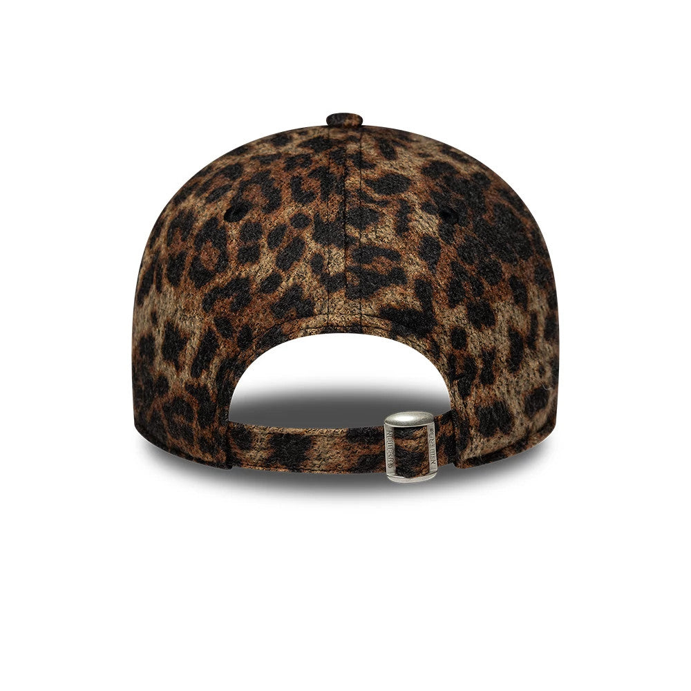 Pictured is this Womans MLB Cosy Leopard New York Yankees 9FORTY cap in brown. 4