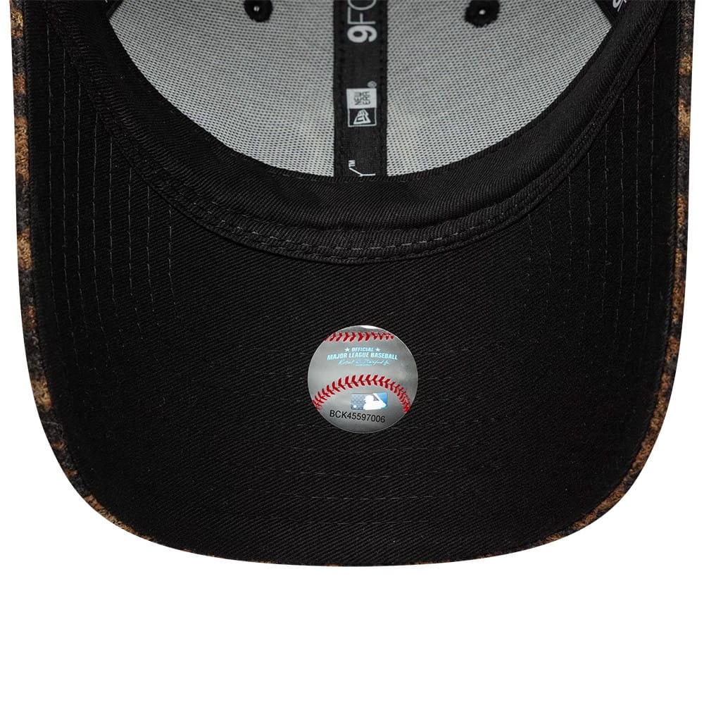 Pictured is this Womans MLB Cosy Leopard New York Yankees 9FORTY cap in brown. 5
