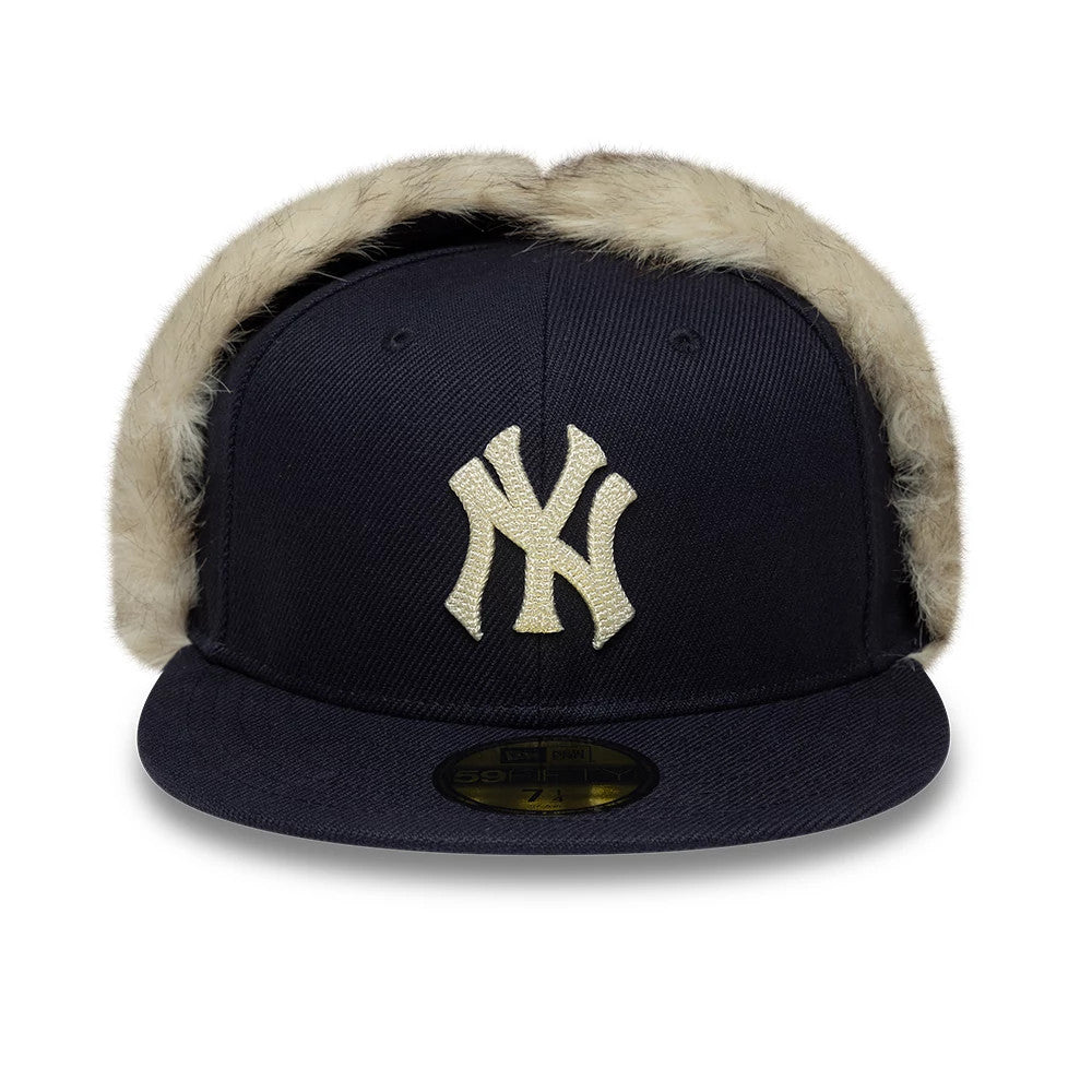 Pictured is this MLB Cotton Canvas New York Yankees Dogear 59FIFTY Fitted cap in navy. 4