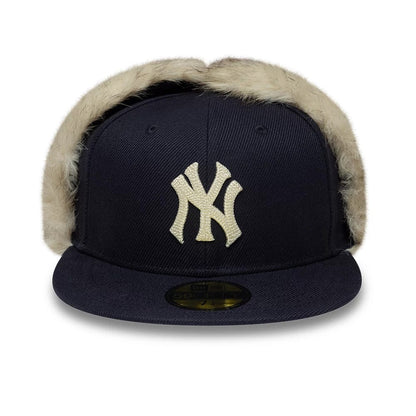 Pictured is this MLB Cotton Canvas New York Yankees Dogear 59FIFTY Fitted cap in navy. 4