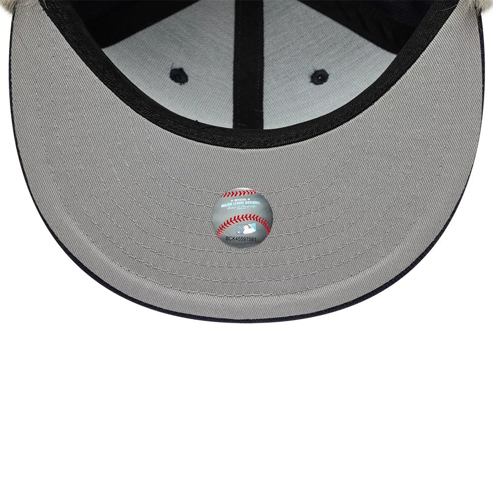 Pictured is this MLB Cotton Canvas New York Yankees Dogear 59FIFTY Fitted cap in navy. 3