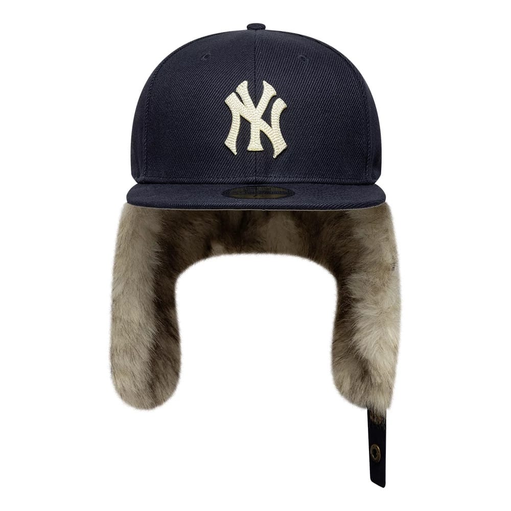 Pictured is this MLB Cotton Canvas New York Yankees Dogear 59FIFTY Fitted cap in navy. 5