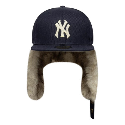 Pictured is this MLB Cotton Canvas New York Yankees Dogear 59FIFTY Fitted cap in navy. 5