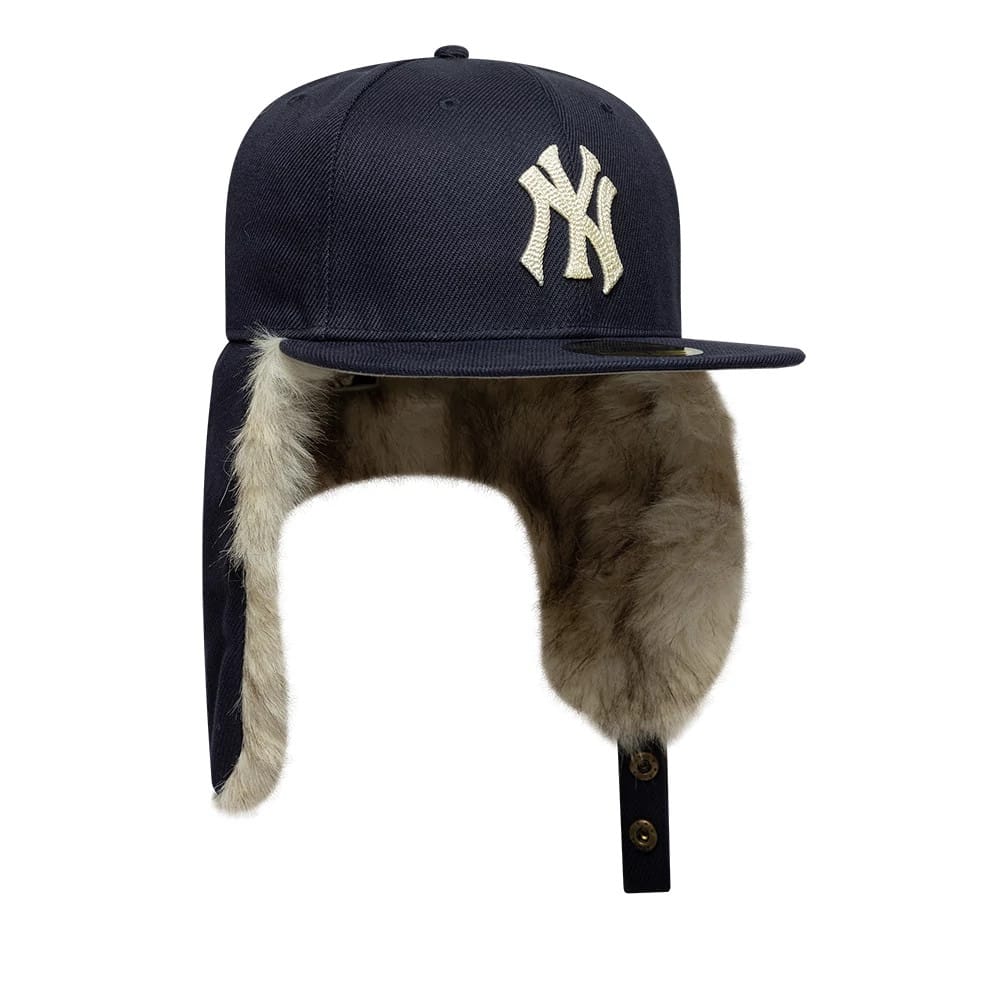 Pictured is this MLB Cotton Canvas New York Yankees Dogear 59FIFTY Fitted cap in navy. 7